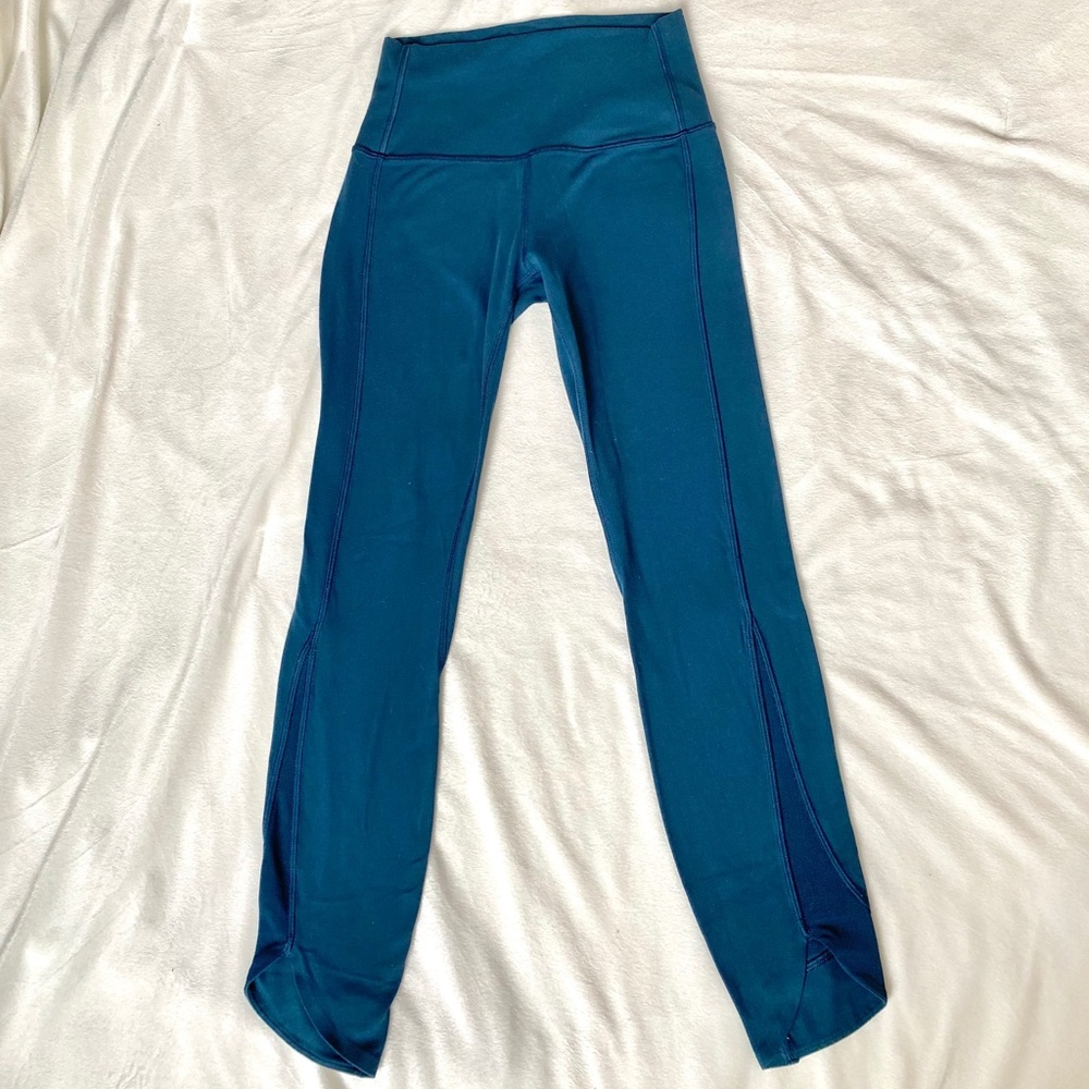 Lulumemon Athlectica blue cropped mesh leggings